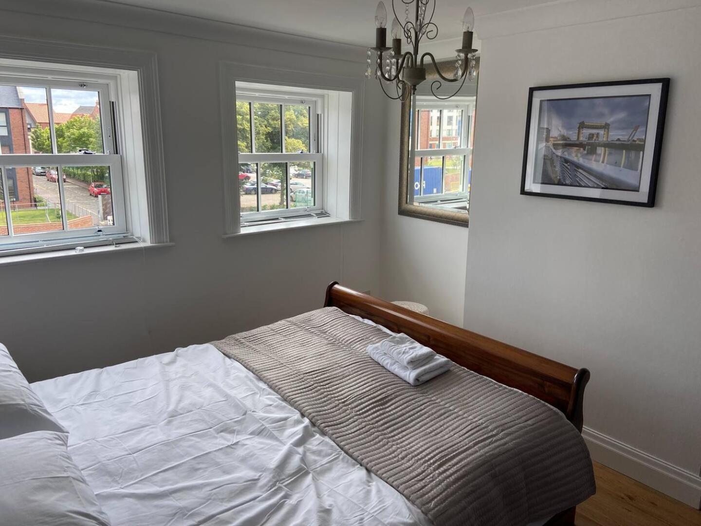 Grammar School Yard Four Bedroom Free Parking *