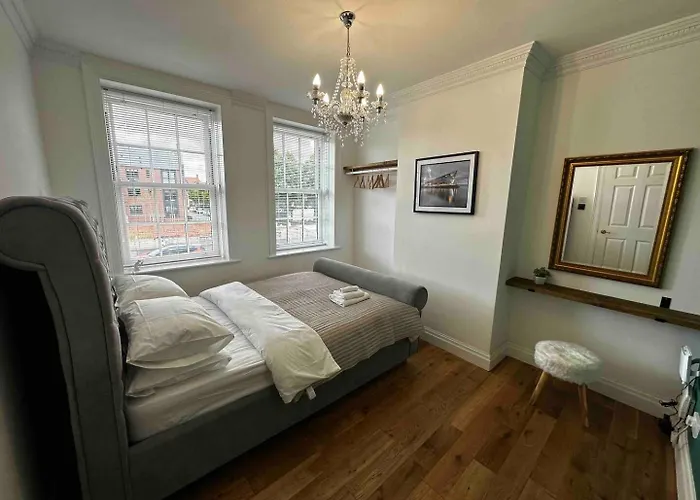 Grammar School Yard Four Bedroom Free Parking