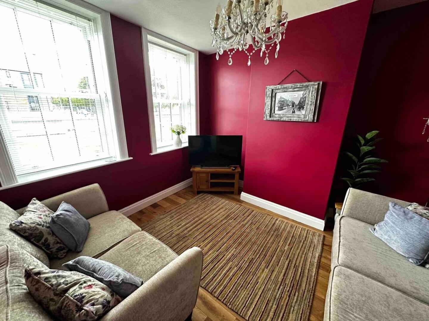 Grammar School Yard Four Bedroom Free Parking