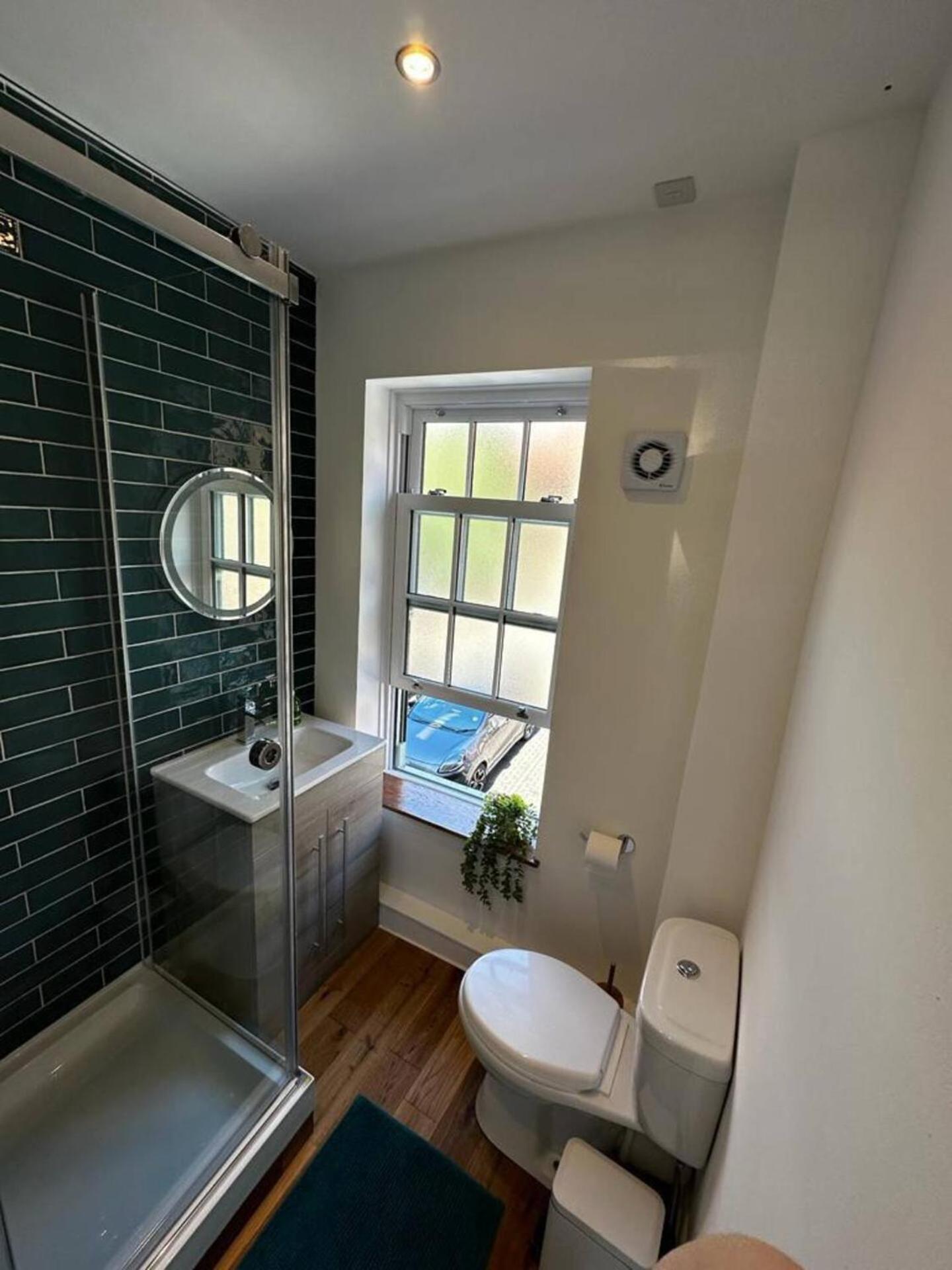 Grammar School Yard Four Bedroom Free Parking Holiday home *