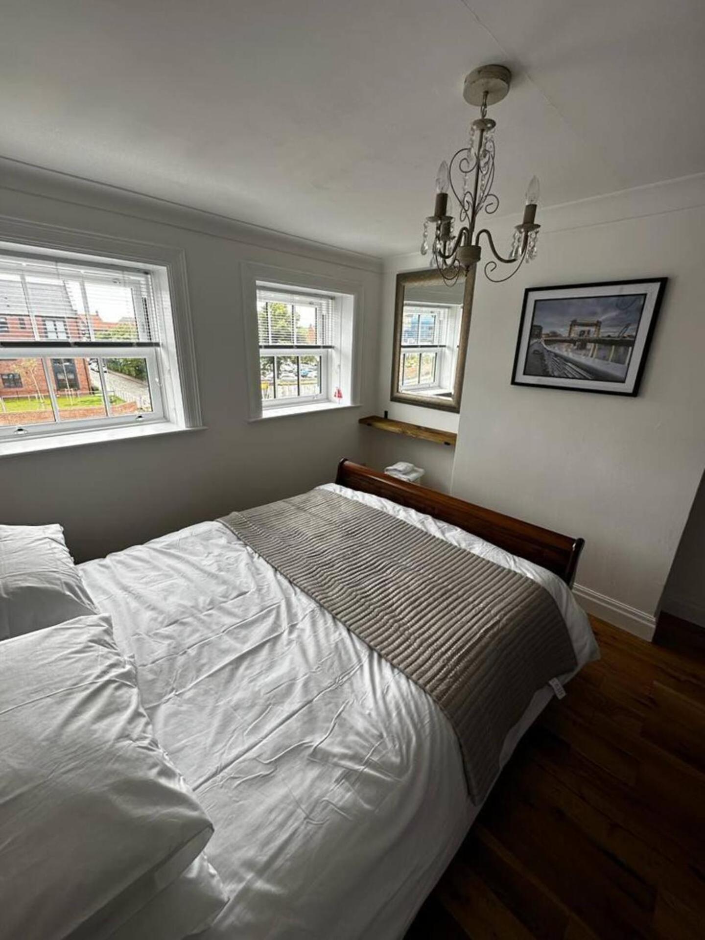 Grammar School Yard Four Bedroom Free Parking * Kingston upon Hull