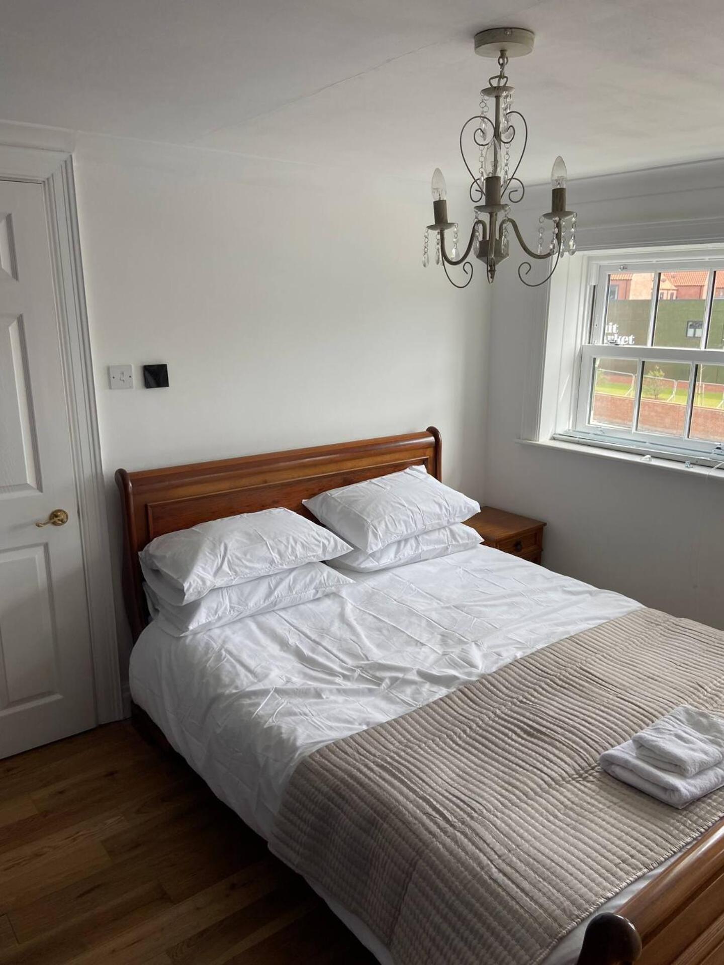 Grammar School Yard Four Bedroom Free Parking